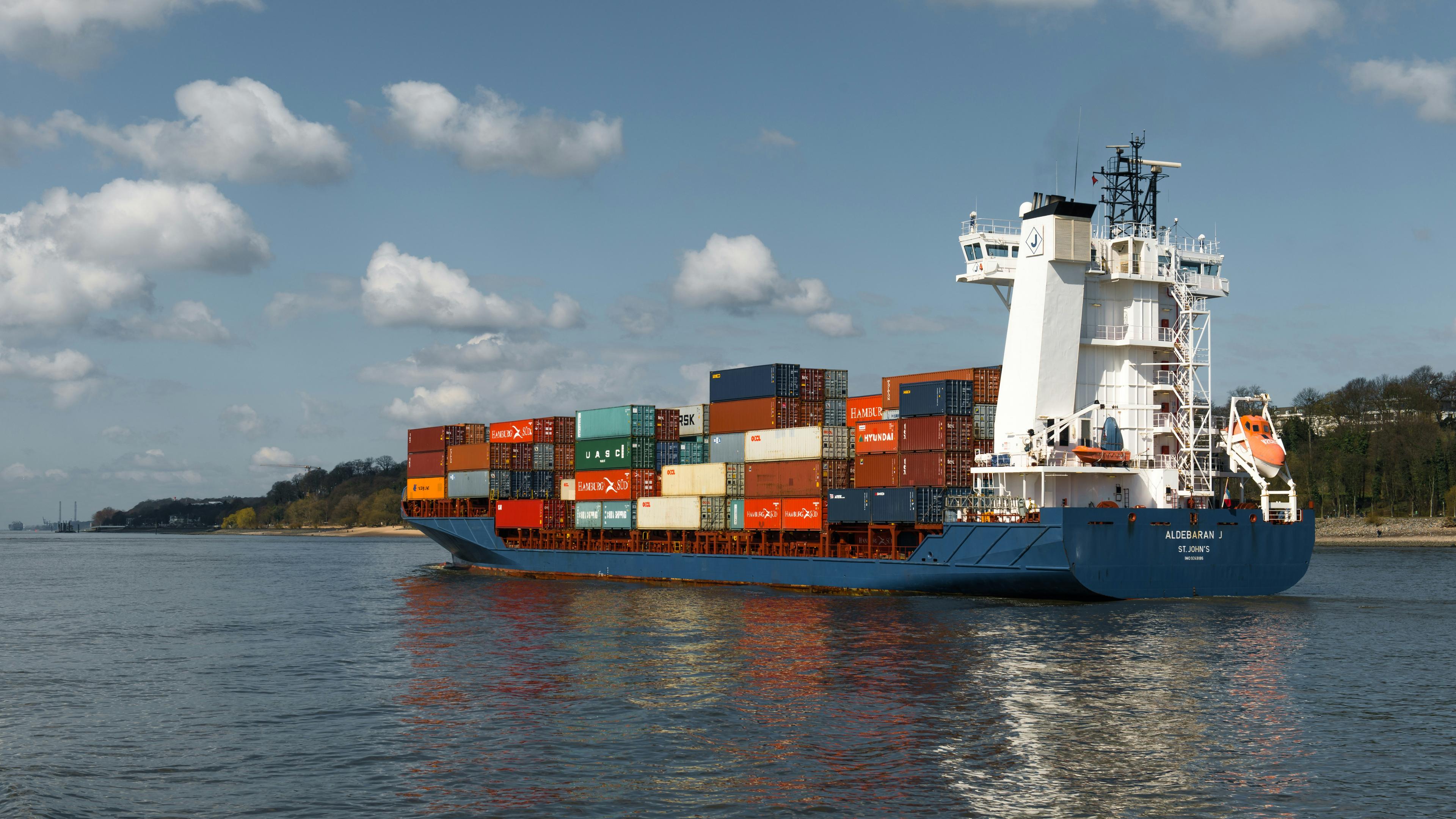Cargo transport truck